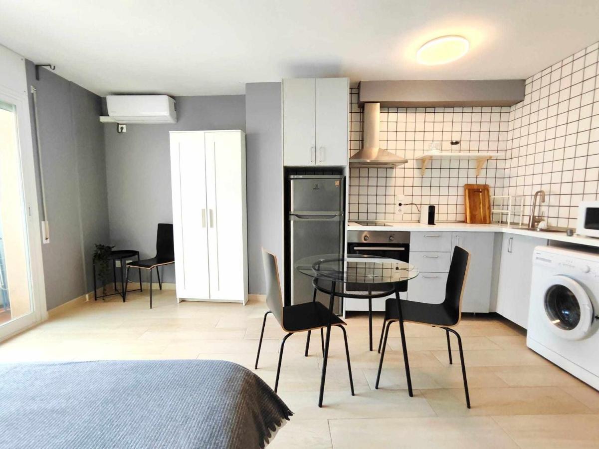 Mazi Apartments Suite Mataró Esterno foto